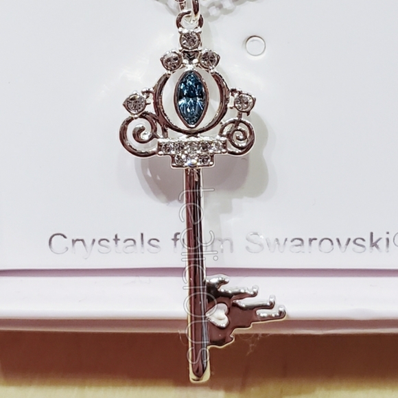 DISNEY PARKS CINDERELLA CARRIAGE KEY NECKLACE - Picture 3 of 4